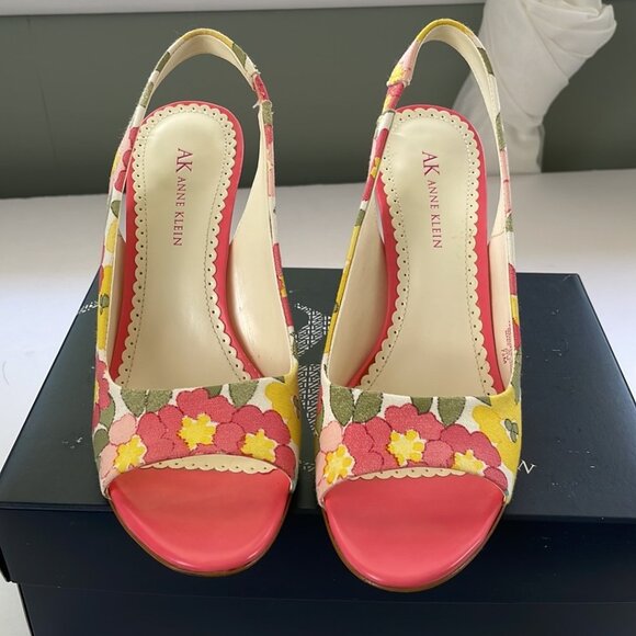 Anne Klein 7 1/2 Med Floral 3.9" Heels EUC With Box Worn once - Picture 1 of 6